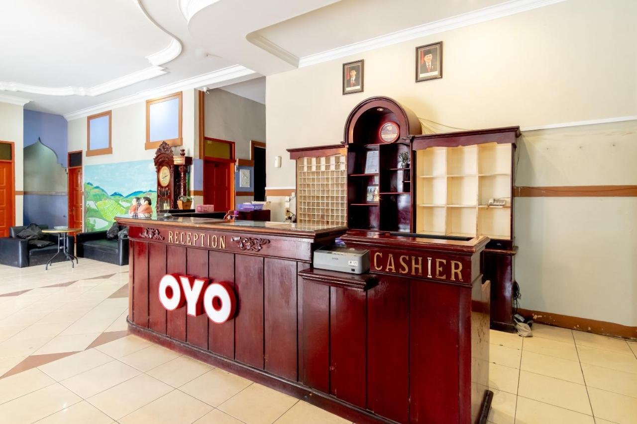 Oyo 1364 Pondok Wisata Istana XI Medan Exterior foto